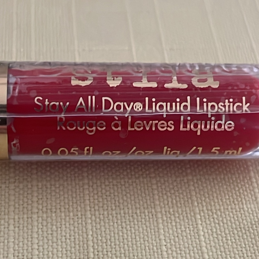 Stila Stay All Day Liquid Lipstick in Red💋 - Picture 4 of 6